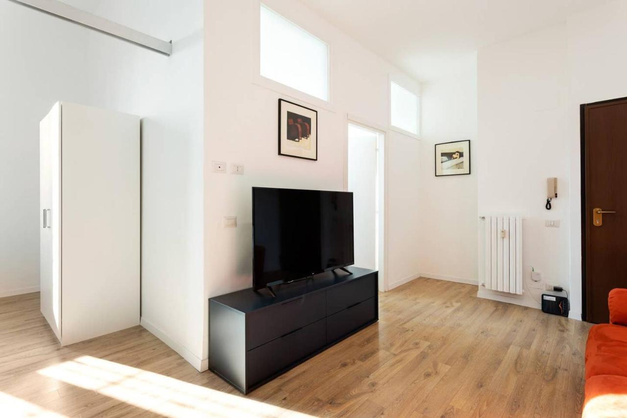 Spacious Flat Close To Fondazione Prada & Metro Milano Exteriör bild